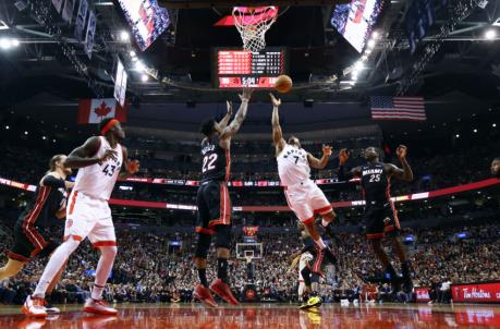 Kyle Lowry #7 of the Toro<em></em>nto Raptors shoots the ball as Jimmy Butler #22 of the Miami Heat defends
(Photo by Vaughn Ridley/Getty Images)