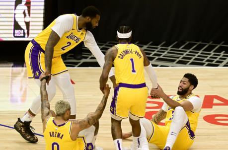 LOS ANGELES, CALIFORNIA - MAY 06: Anthony Davis #3 and Kyle Kuzma #0 of the Los Angeles Lakers reacts as they are helped up off the floor by Kentavious Caldwell-Pope #1 and Andre Drummond #2, after their collision, during the first quarter against the LA Clippers at Staples Center on May 06, 2021 in Los Angeles, California. NOTE TO USER: User expressly acknowledges and agrees that, by downloading and or using this photograph, User is co<em></em>nsenting to the terms and co<em></em>nditions of the Getty Images License Agreement. (Photo by Harry How/Getty Images)