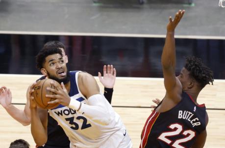 Miami Heat forward Jimmy Butler (22) defends Minnesota Timberwolves center Karl Anthony-Towns (32)
(Rhona Wise-USA TODAY Sports)