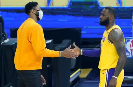 SAN FRANCISCO, CALIFORNIA - MARCH 15: LeBron James #23 of the Los Angeles Lakers great injured teammate Anthony Davis prior to the start of an NBA basketball game against the Golden State Warriors at Chase Center on March 15, 2021 in San Francisco, California. NOTE TO USER: User expressly acknowledges and agrees that, by downloading and or using this photograph, User is co<em></em>nsenting to the terms and co<em></em>nditions of the Getty Images License Agreement. (Photo by Thearon W. Henderson/Getty Images)