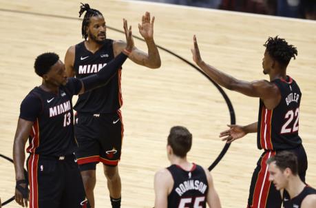 Bam Adebayo #13, Trevor Ariza #8 and Jimmy Butler #22 of the Miami Heat celebrate against the Chicago Bulls
(Photo by Michael Reaves/Getty Images)