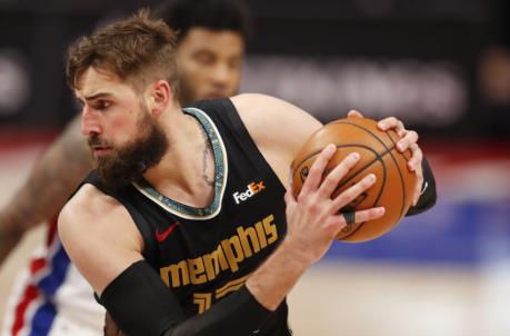 May 6, 2021; Detroit, Michigan, USA; Memphis Grizzlies center Jo<em></em>nas Valanciunas (17) holds the ball during the fourth quarter against the Detroit Pistons at Little Caesars Arena. Mandatory Credit: Raj Mehta-USA TODAY Sports