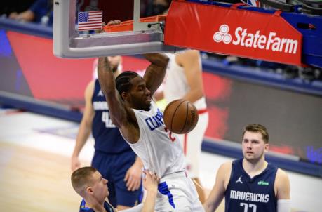 May 28, 2021; Dallas, Texas, USA; LA Clippers forward Kawhi Leo<em></em>nard (2) dunks the ball as Dallas Mavericks center Kristaps Porzingis (6) and guard Luka Do<em></em>ncic (77) look on during the second half in game three in the first round of the 2021 NBA Playoffs at American Airlines Center. Mandatory Credit: Jerome Miron-USA TODAY Sports