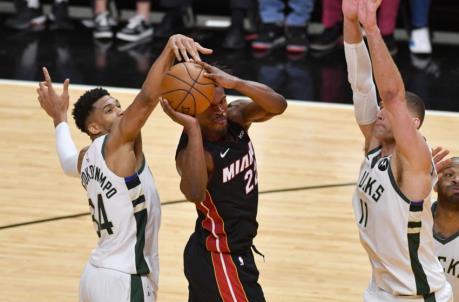 Milwaukee Bucks forward Giannis Antetokounmpo (34) and center Brook Lopez (11) defend Miami Heat forward Jimmy Butler (22)
(Jim Rassol-USA TODAY Sports)