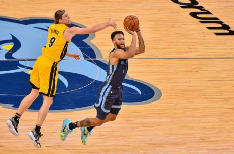 Memphis Grizzlies forward Kyle Anderson (1) shoots against Miami Heat forward Kelly Olynyk (9)
(Justin Ford-USA TODAY Sports)