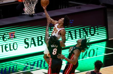 Cleveland Cavaliers guard Collin Sexton (2) attempts a layup over Miami Heat forward Trevor Ariza (8)
(Mary Holt-USA TODAY Sports)