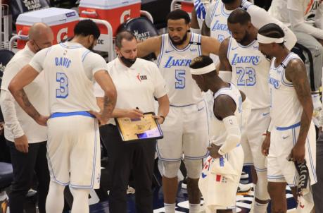 INDIANAPOLIS, INDIANA - MAY 15: Head coach Frank Vogel of the Los Angeles Lakers talks to his team during a time out at Bankers Life Fieldhouse on May 15, 2021 in Indianapolis, Indiana. NOTE TO USER: User expressly acknowledges and agrees that, by downloading and or using this photograph, User is co<em></em>nsenting to the terms and co<em></em>nditions of the Getty Images License Agreement. (Photo by Justin Casterline/Getty Images)