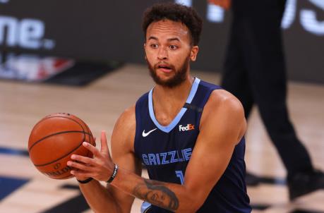 LAKE BUENA VISTA, FLORIDA - AUGUST 11: Kyle Anderson #1 of the Memphis Grizzlies handles the ball during the second quarter against the Boston Celtics at The Arena at ESPN Wide World Of Sports Complex on August 11, 2020 in Lake Buena Vista, Florida. NOTE TO USER: User expressly acknowledges and agrees that, by downloading and or using this photograph, User is co<em></em>nsenting to the terms and co<em></em>nditions of the Getty Images License Agreement. (Photo by Mike Ehrmann/Getty Images)