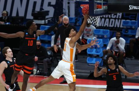 Tennessee Volunteers guard Jaden Springer (11) goes to the basket past Oregon State Beavers forward Warith Alatishe (10). Mandatory Credit: Trevor Ruszkowski-USA TODAY Sports