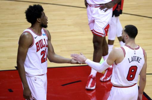 Thaddeus Young, Zach LaVine, Chicago Bulls. Mandatory Credit: Carmen Mandato/Pool Photo-USA TODAY Sports