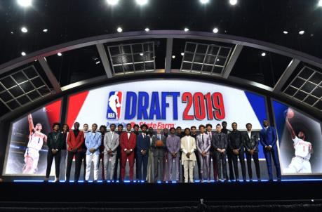 NEW YORK, NEW YORK - JUNE 20: The 2019 NBA Draft prospects stand on stage with NBA Commissio<em></em>ner Adam Silver before the start of the 2019 NBA Draft at the Barclays Center on June 20, 2019 in the Brooklyn borough of New York City. NOTE TO USER: User expressly acknowledges and agrees that, by downloading and or using this photograph, User is co<em></em>nsenting to the terms and co<em></em>nditions of the Getty Images License Agreement. (Photo by Sarah Stier/Getty Images)