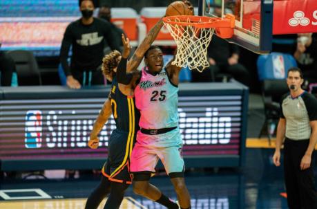 Miami Heat guard Kendrick Nunn (25) goes to the basket against Golden State Warriors guard Kelly Oubre Jr.
(Neville E. Guard-USA TODAY Sports)