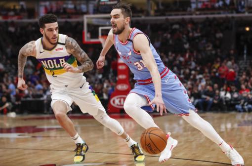 Tomas Satoransky, Lo<em></em>nzo Ball, Chicago Bulls Mandatory Credit: Kamil Krzaczynski-USA TODAY Sports