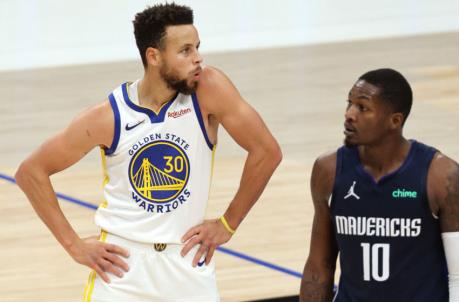 DALLAS, TEXAS - FEBRUARY 06: Stephen Curry #30 of the Golden State Warriors reacts against the Dallas Mavericks in the third quarter at American Airlines Center on February 06, 2021 in Dallas, Texas. NOTE TO USER: User expressly acknowledges and agrees that, by downloading and/or using this photograph, user is co<em></em>nsenting to the terms and co<em></em>nditions of the Getty Images License Agreement. (Photo by Ro<em></em>nald Martinez/Getty Images)