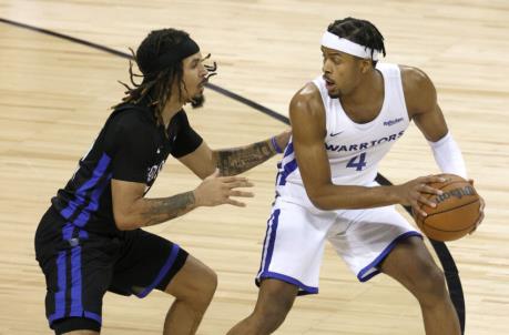 LAS VEGAS, NEVADA - AUGUST 09: Moses Moody #4 of the Golden State Warriors is guarded by Cole Anthony #50 of the Orlando Magic during the 2021 NBA Summer League at the Thomas & Mack Center on August 9, 2021 in Las Vegas, Nevada. NOTE TO USER: User expressly acknowledges and agrees that, by downloading and or using this photograph, User is co<em></em>nsenting to the terms and co<em></em>nditions of the Getty Images License Agreement. (Photo by Ethan Miller/Getty Images)