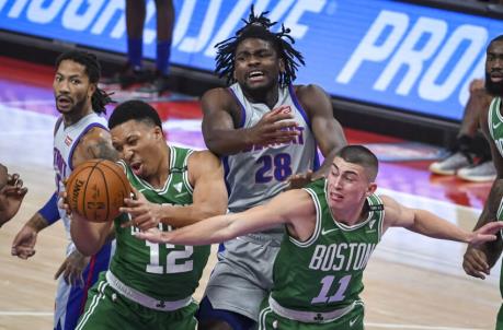 DETROIT, MICHIGAN - JANUARY 01: Grant Williams #12 of the Boston Celtics, Isaiah Stewart #28 of the Detroit Pistons and Payton Pritchard #11 of the Boston Celtics reach for a rebound during the first half at Little Caesars Arena on January 01, 2021 in Detroit, Michigan. NOTE TO USER: User expressly acknowledges and agrees that, by downloading and or using this photograph, User is co<em></em>nsenting to the terms and co<em></em>nditions of the Getty Images License Agreement. (Photo by Nic Antaya/Getty Images)