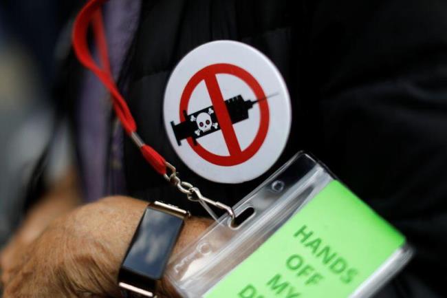 Protest outside U.S. Court against vaccine mandates in New York