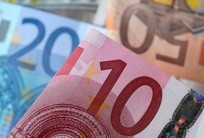 A picture illustration of euro banknotes