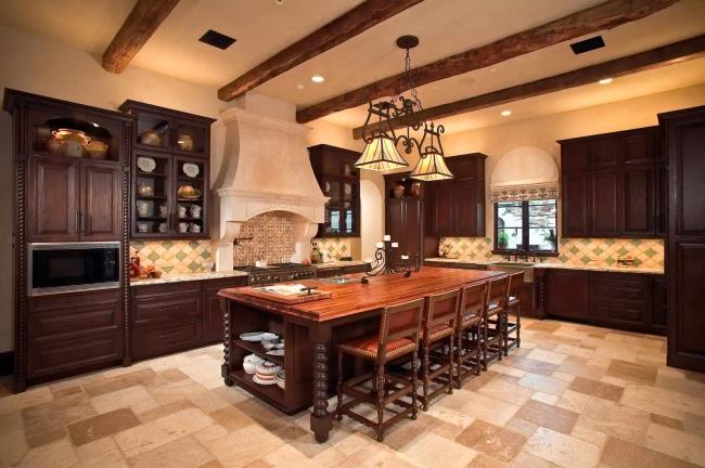 Classic spanish inspired kitchen with tile