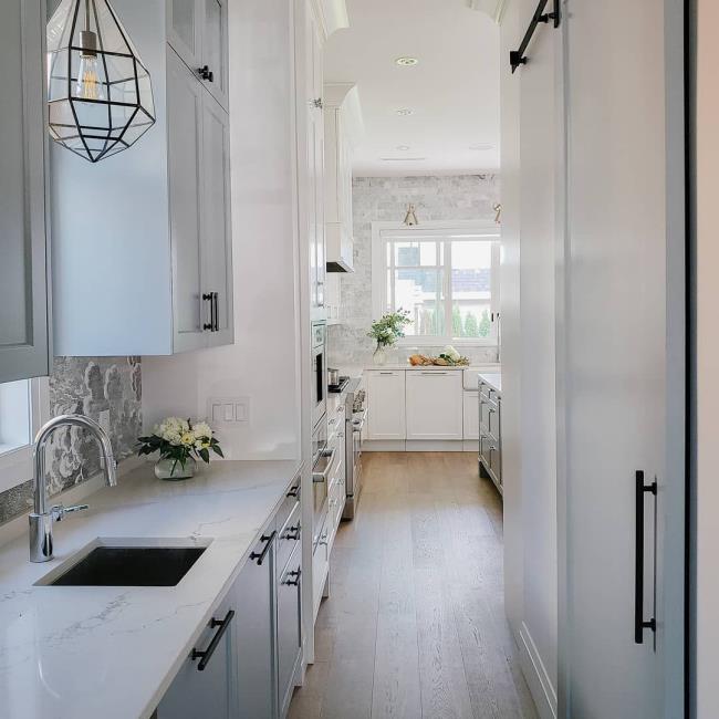 Butler&#39;s pantry with marble countertops