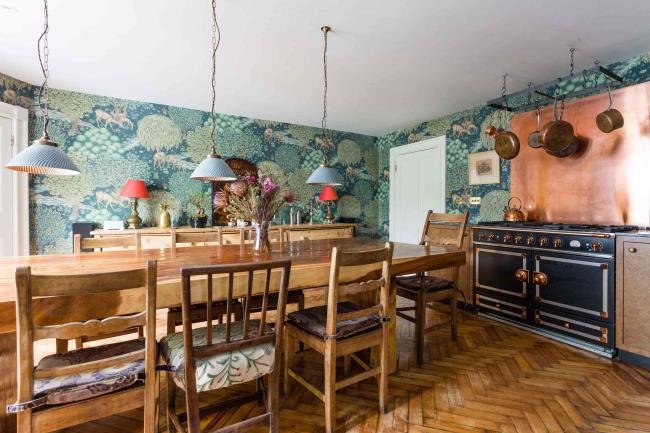 green wallpaper in kitchen