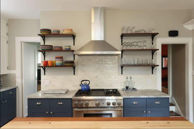 Retro-1922-kitchen-blue-cabinets