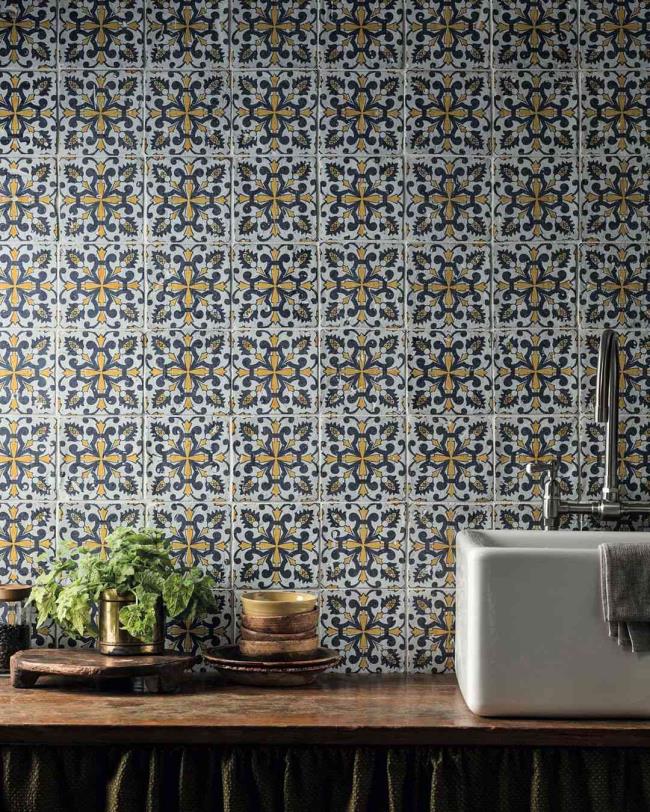 Kitchen with cement sink and tiled backsplash