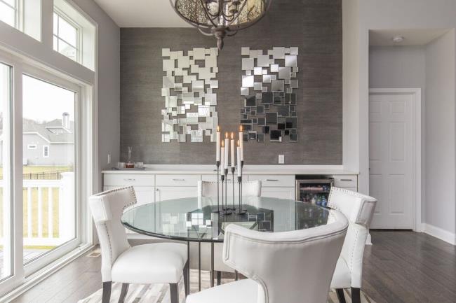 Dining room with wet bar 