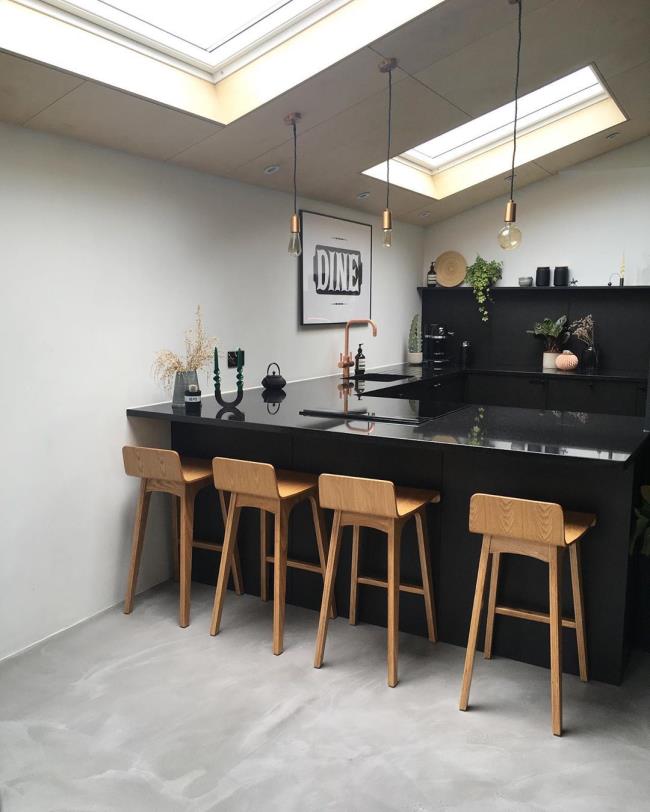 Black breakfast bar