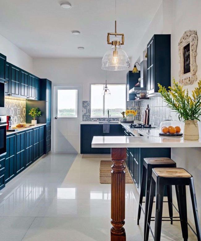 Blue kitchen with breakfast bar