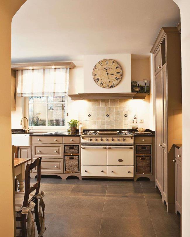 Grey old fashion style kitchen