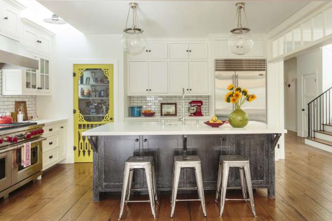 Modern-Farmhouse-Kitchen-Pop-of-Yellow