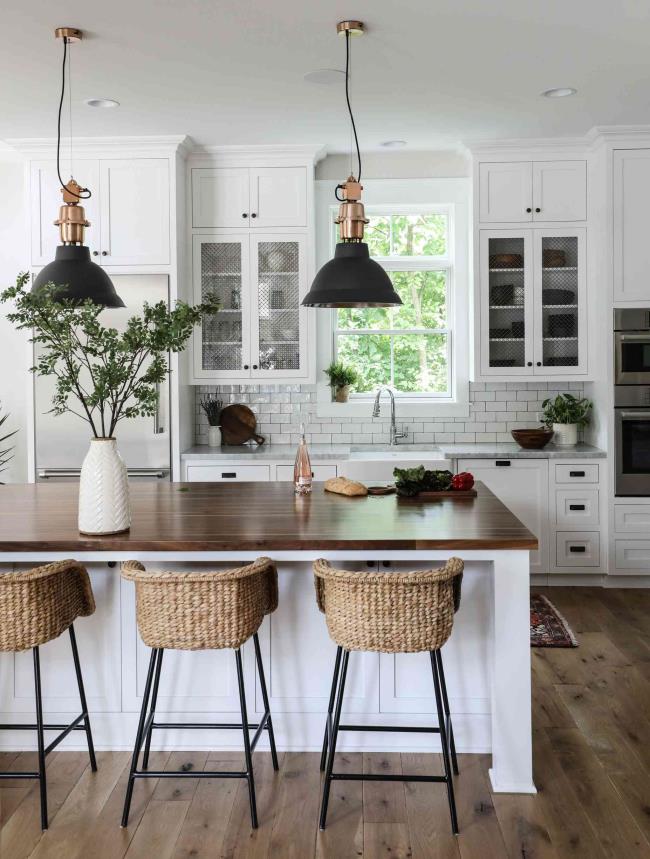 greenery in traditio<em></em>nal white kitchen