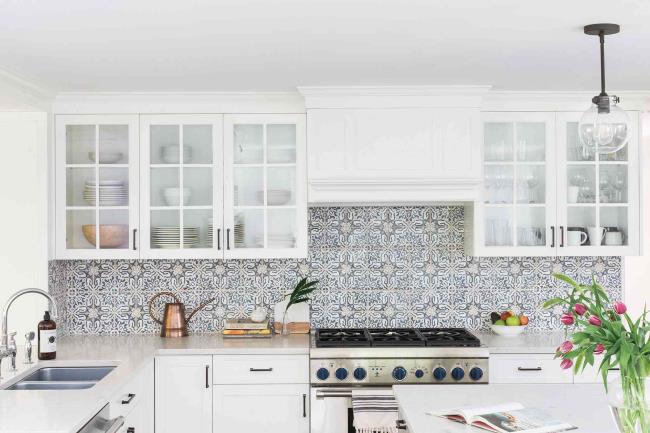 White kitchen with decorative accents