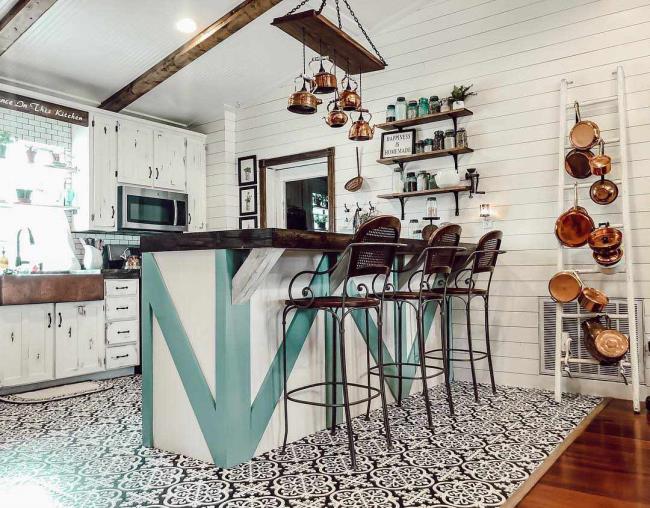 Kitchen island with blue details