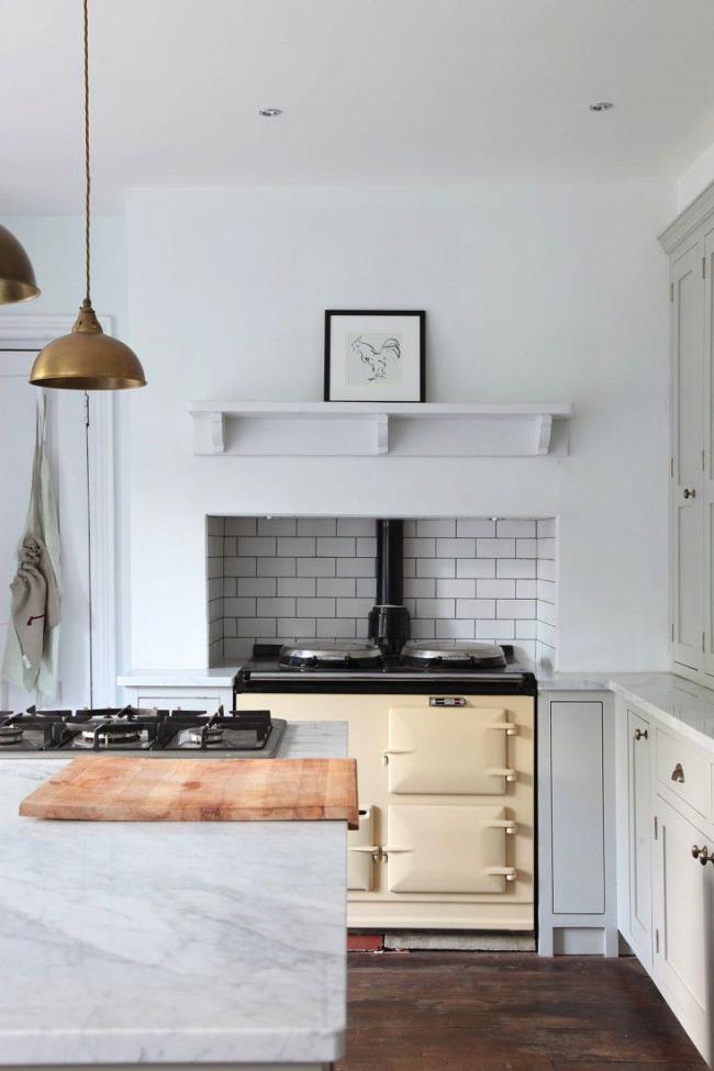 kitchen with subway tile in stove