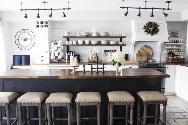 aka-modern-farmhouse-kitchen