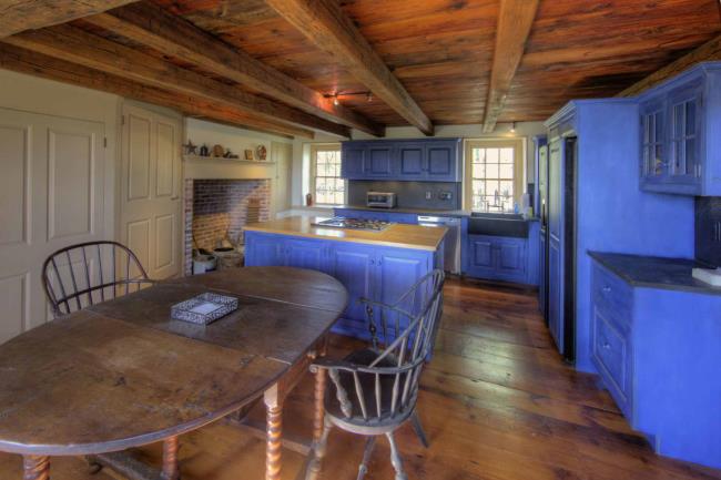 Rustic blue and wood kitchen