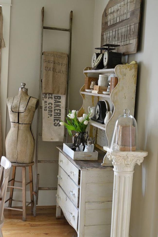 How to decorate with wooden ladders